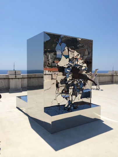 《海啸》 420×140×240cm 不锈钢 2014
《海啸》 420×140×240cm 不锈钢 2014