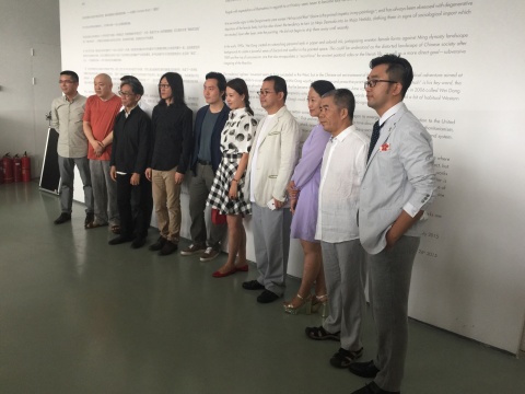魏东个展吸引众多圈内人士关注
魏东个展吸引众多圈内人士关注
