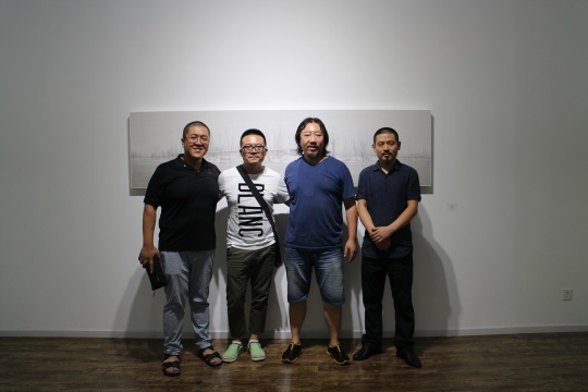 (左起)收藏家苗壮 艺术家王煜 艺术家党震 艺术家程保忠
(左起)收藏家苗壮 艺术家王煜 艺术家党震 艺术家程保忠