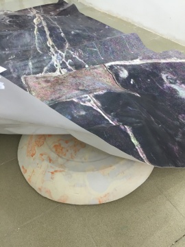 画面之下的小雕塑
画面之下的小雕塑
