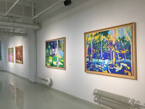 张榕泉的作品以描绘山水、风景为主,色彩丰富、明亮
张榕泉的作品以描绘山水、风景为主,色彩丰富、明亮