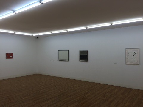 展厅中将比利时艺术家Raoul de Keyser和台湾艺术家林寿宇的多件作品置于一起
