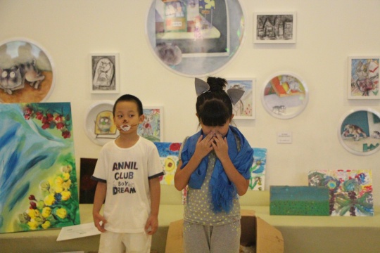 来自深圳和嫣然的孩子们共同演绎童话剧​《没鼻伙计》