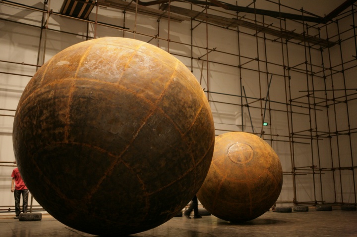 这是《运动的张力》2009年在今日美术馆展出时的现场。
