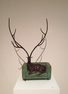 张勇 《迷鹿》 105 × 31 × 106cm 铸铜着色 2013
张勇 《迷鹿》 105 × 31 × 106cm 铸铜着色 2013