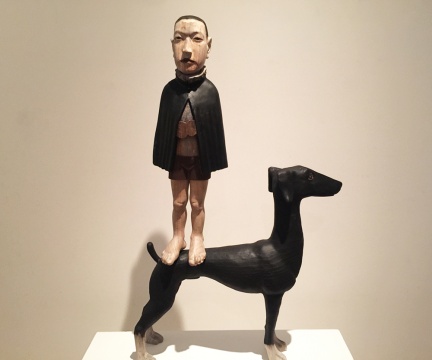 杜春风 《驯兽师》 110 × 62 × 20cm 香樟木 2013
杜春风 《驯兽师》 110 × 62 × 20cm 香樟木 2013