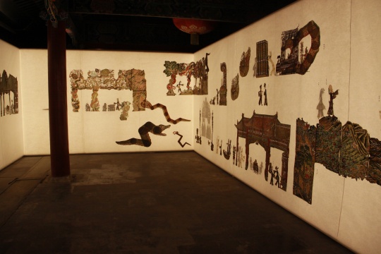 陕西东路皮影戏《白蛇传》影偶展览现场
陕西东路皮影戏《白蛇传》影偶展览现场