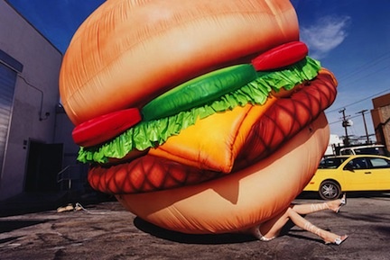 © David LaChapelle， Death by Hamburger， 2001. Courtesy of Staley-Wise Gallery，New York
