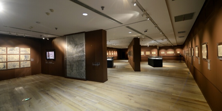 “疆域的轮廓——历史典藏地图展”展厅
“疆域的轮廓——历史典藏地图展”展厅