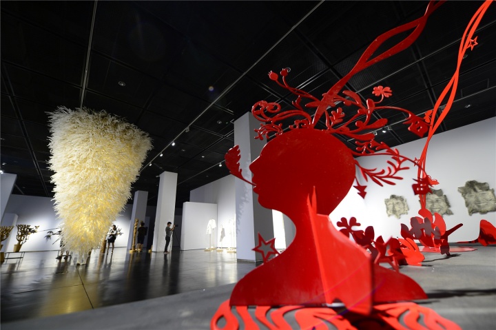 “非常民俗——当代艺术中的传统元素转换展”展厅
“非常民俗——当代艺术中的传统元素转换展”展厅