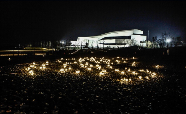 美术馆夜景图
美术馆夜景图