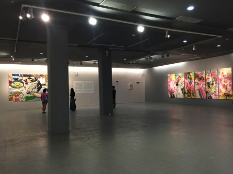 位于负一层展览区域，展出的是杨述、王光乐、徐震的作品
