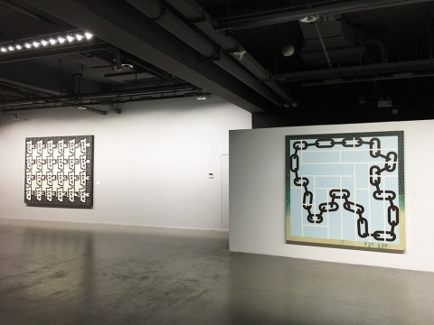 同一展厅展出的作品是唯一一位80后参展艺术家赵要的作品