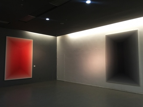 位于负一层展厅 展出两件王光乐2015年创作的作品
