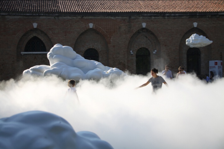 蔡志松《浮云》在第54届威尼斯双年展的展览现场