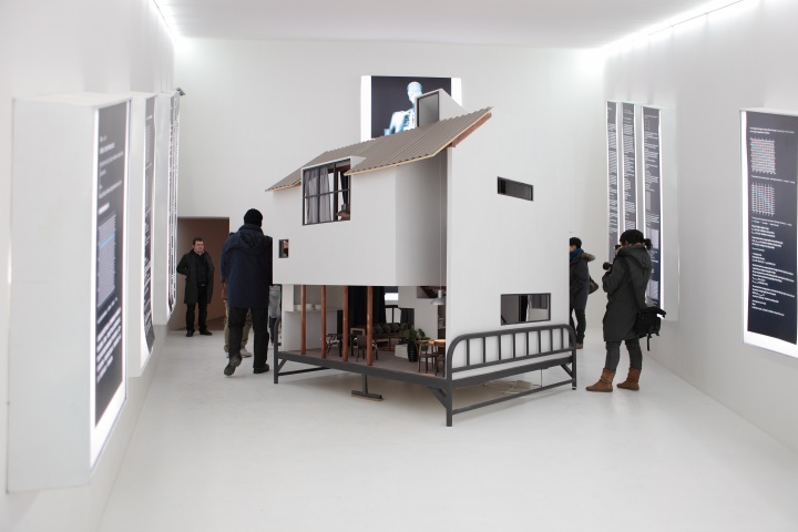 《床上的别墅—献给卡根德拉·塔巴·马加尔》260×250×275cm 综合材料 2009

 
