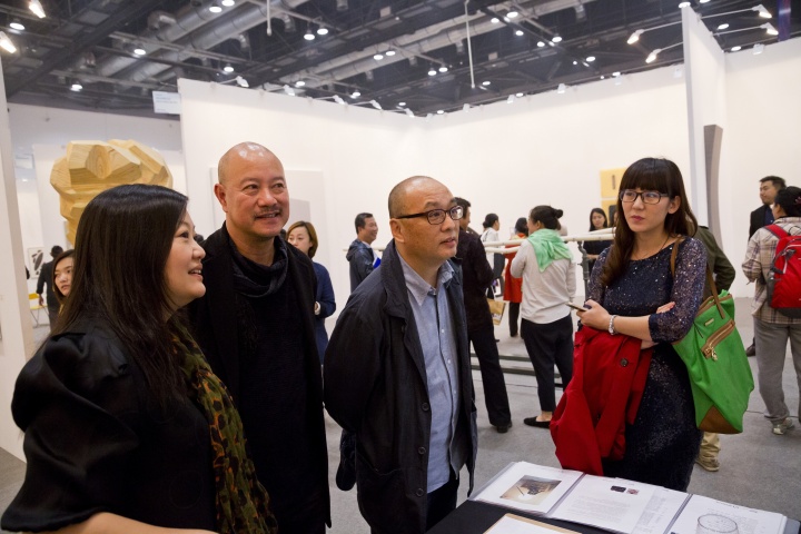 CIGE 2014 艺术家叶永青、张晓刚参观预展
CIGE 2014 艺术家叶永青、张晓刚参观预展