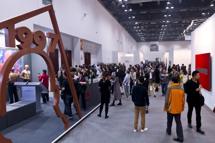 CIGE 2014 现场热火朝天,参观群众络绎不绝
CIGE 2014 现场热火朝天,参观群众络绎不绝