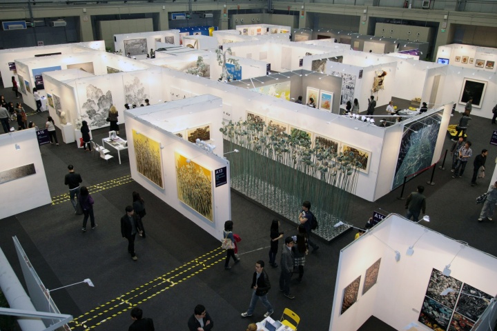 CIGE 2011 第八届艺博会现场作品数量繁多,形式多样
CIGE 2011 第八届艺博会现场作品数量繁多,形式多样