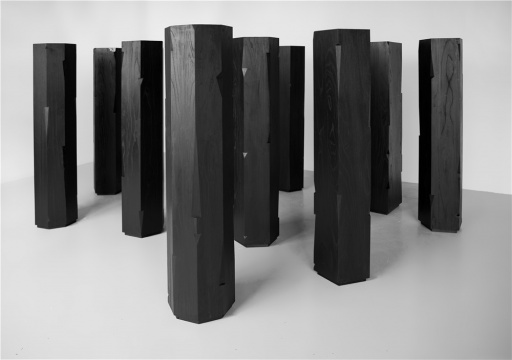 杨牧石2015年作品《切入点No.1 - 10》，材料为木、墨
