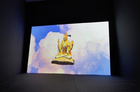 陈天灼 《Burning God》 实验影像 4分50秒 2014
陈天灼 《Burning God》 实验影像 4分50秒 2014