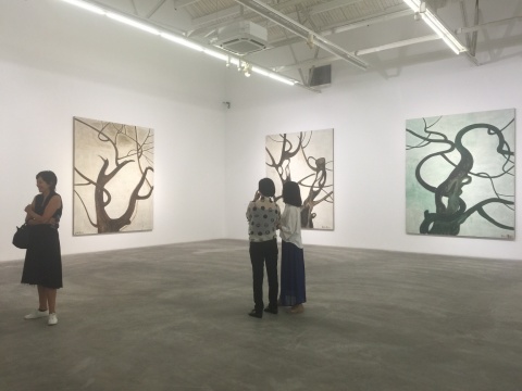 “老树”系列作品是张恩利在本次展览中呈现的新作系列之一
“老树”系列作品是张恩利在本次展览中呈现的新作系列之一