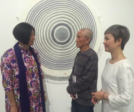 策展人廖雯、原中央美术学院第四画室导师葛仁鹏、艺琅国际负责人谢蓉
策展人廖雯、原中央美术学院第四画室导师葛仁鹏、艺琅国际负责人谢蓉