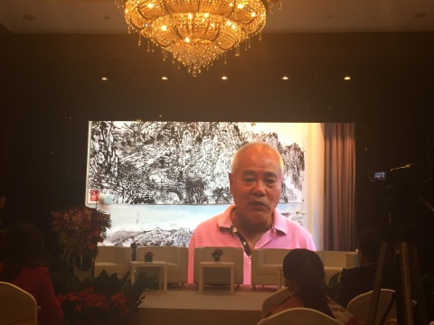 因故不能来现场的艺术家李小可通过视频对此次艺术节道贺
因故不能来现场的艺术家李小可通过视频对此次艺术节道贺
