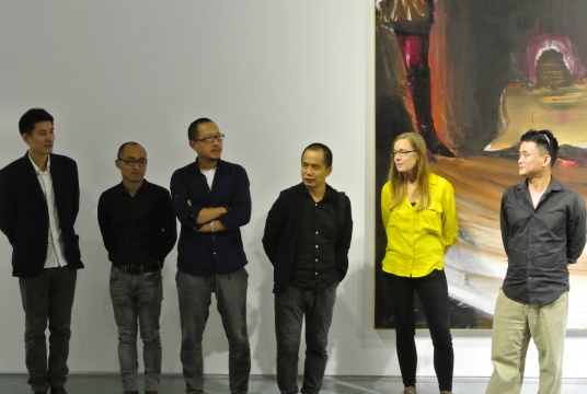 出席此次的艺术家从左至右依次是：谷泉、李飒、朱贤巍、马轲、由甲、徐赫
