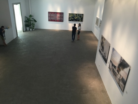 展览现场,画廊空间在后部搭建了二楼的夹层
展览现场,画廊空间在后部搭建了二楼的夹层