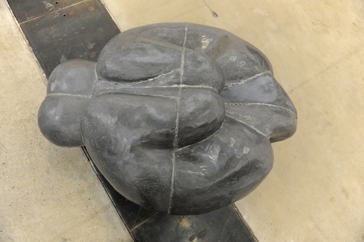 白立方带来安东尼·格雷姆1987年创作的雕塑作品，以40万欧元售出。
