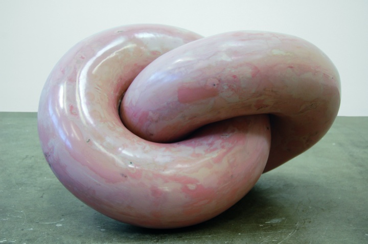 蒂姆·霍金森《Do-Si-Do》55.9×83.8×63.5cm 玻璃钢、钢和Bondo 2012
蒂姆·霍金森《Do-Si-Do》55.9×83.8×63.5cm 玻璃钢、钢和Bondo 2012