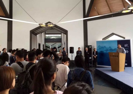 展览现场人气爆棚
展览现场人气爆棚
