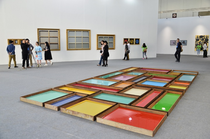 由总策展人朱彤策划的主题邀请展“目光所及——后金融危机时代的中国新艺术”,呈现了61位经历了2008年金融危机后的艺术方向
由总策展人朱彤策划的主题邀请展“目光所及——后金融危机时代的中国新艺术”,呈现了61位经历了2008年金融危机后的艺术方向