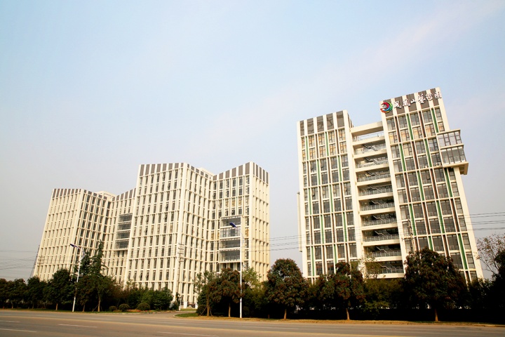 2014年利源-百家湖文化产业基金建成了凤凰山艺术园,2015有近8000平方米的海德艺术馆会即将建成
2014年利源-百家湖文化产业基金建成了凤凰山艺术园,2015有近8000平方米的海德艺术馆会即将建成