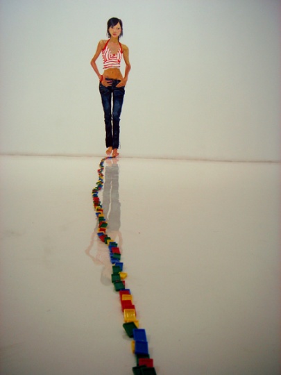 《多米诺7》墙上丙烯 2006
《多米诺7》墙上丙烯 2006