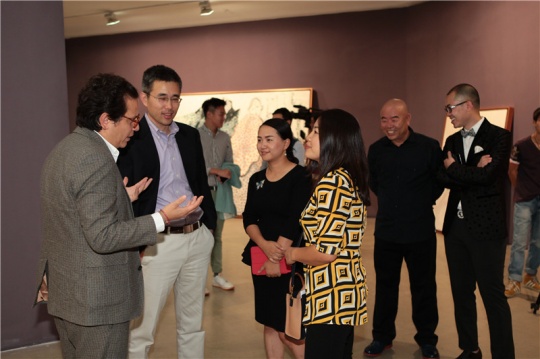 纽约Georges Berges Gallery画廊总监和展览统筹交流作品
