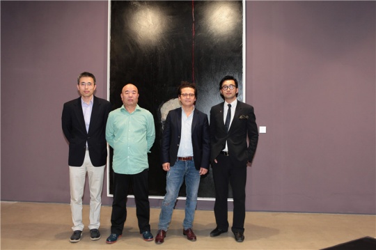 左起：主持人许向东、艺术家刘水石、纽约Georges Bergès 画廊总监乔治·伯格斯、今日美术馆馆长高鹏
