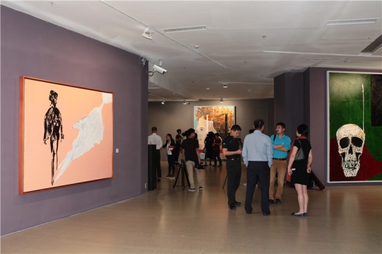 展览现场吸引众多观众
