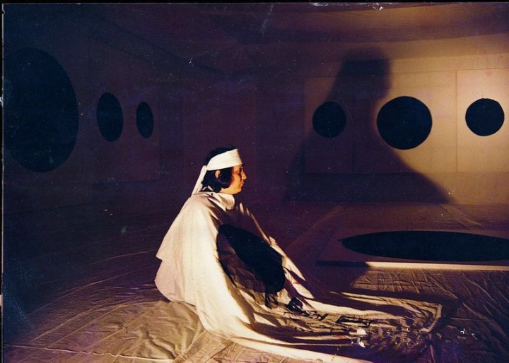 王川在1990年“墨·点”展览现场
