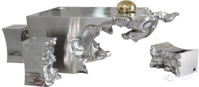 师建民 《护手佛珠》178x84x71cm 不锈钢 2009 师建民 《护手佛珠》178x84x71cm 不锈钢 2009