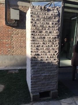 胡庆雁 《未来开发计划：一件前卫石雕》 200×100×100cm  大理石