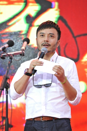 著名主持人汪涵连续第五届为“艺术长沙”站台,既因为他与谭国斌的友谊,也证明着他对“艺术长沙”的关注、认可与热爱以及谭国斌对“艺术长沙”赤忱的支持
著名主持人汪涵连续第五届为“艺术长沙”站台,既因为他与谭国斌的友谊,也证明着他对“艺术长沙”的关注、认可与热爱以及谭国斌对“艺术长沙”赤忱的支持