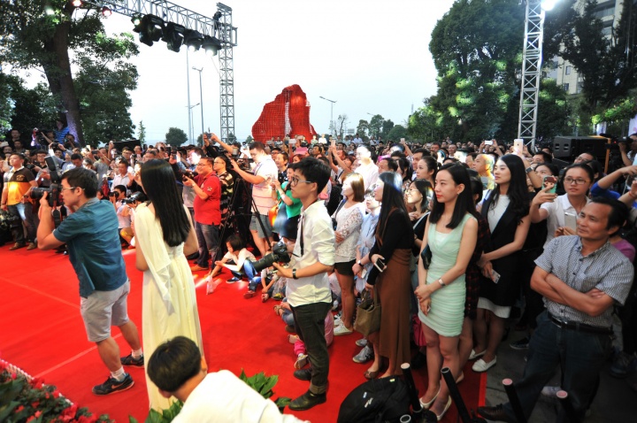 “艺术长沙”开幕现场有着极为高涨的人气
“艺术长沙”开幕现场有着极为高涨的人气