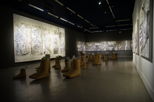竹编装置与地图作品在展览空间中相对,呈现了计划之间的渗透性
竹编装置与地图作品在展览空间中相对,呈现了计划之间的渗透性
