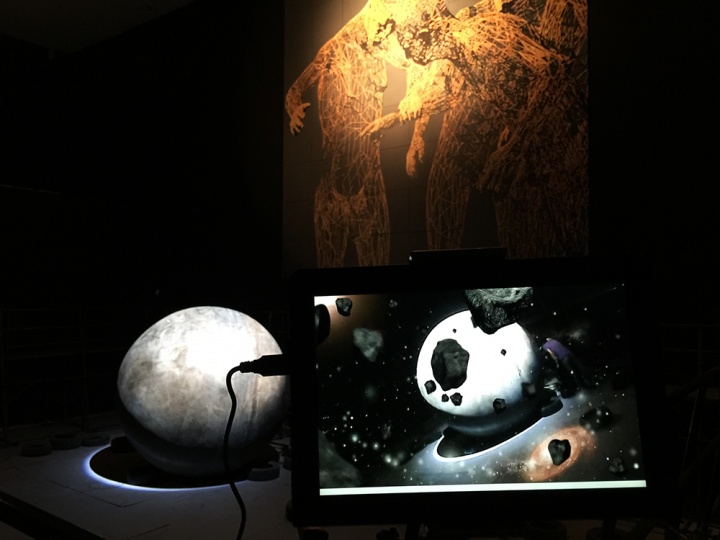 现场通过科技将现实场景与虚拟空间的画面进行合成所产生的画面在移动设备中呈现
现场通过科技将现实场景与虚拟空间的画面进行合成所产生的画面在移动设备中呈现