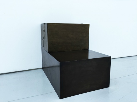 《铜（鞋盒）》  58.3×43.2×35.8cm  铜   2015
