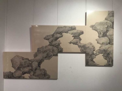 喻慧 《悬崖》 尺寸不规则 纸本水墨 2014-2015
喻慧 《悬崖》 尺寸不规则 纸本水墨 2014-2015