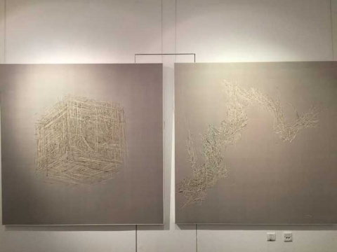 郝世明的绢本水墨作品,细腻的手法描摹随性的画面
郝世明的绢本水墨作品,细腻的手法描摹随性的画面