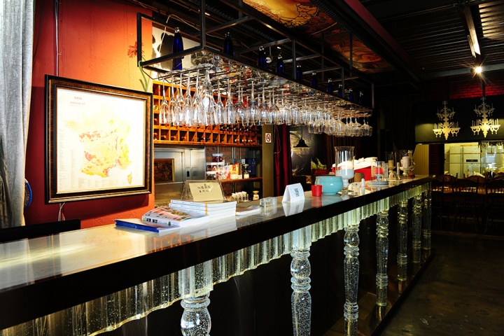 吧台区域的文艺范儿复合角色
